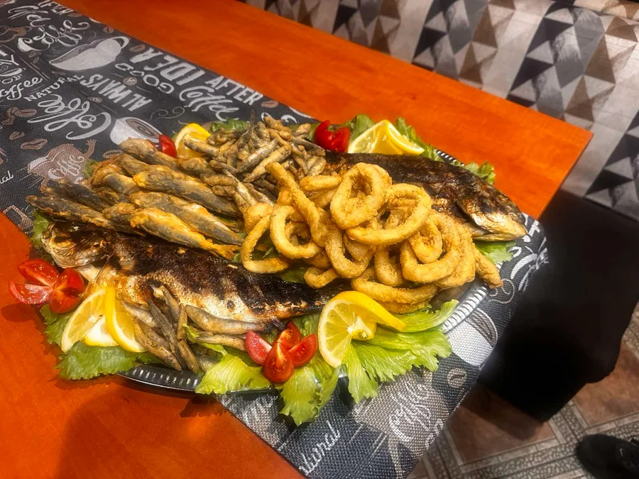 Плато с морски дарове и лимон